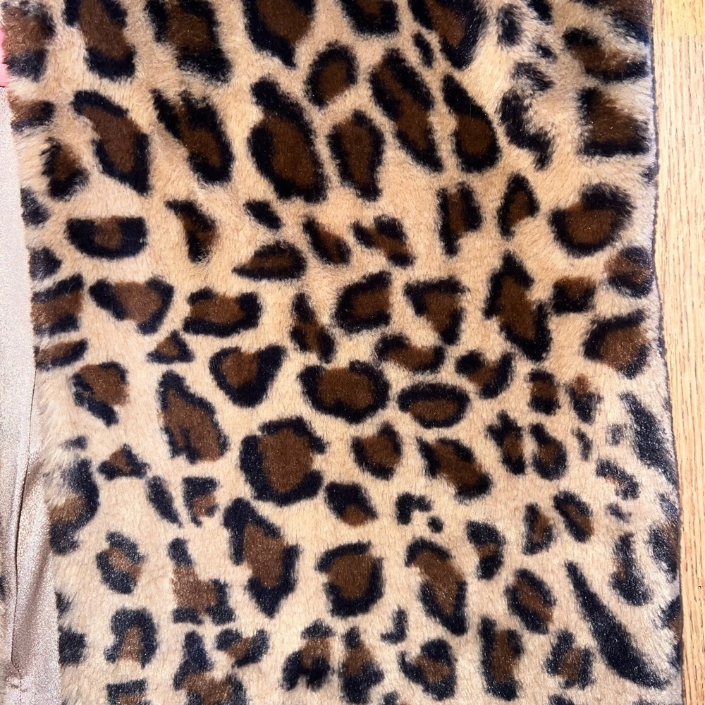 Cheetah Fur Vest - Picture 2 of 6